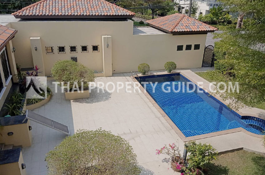 House with Private Pool in Nichada Thani 